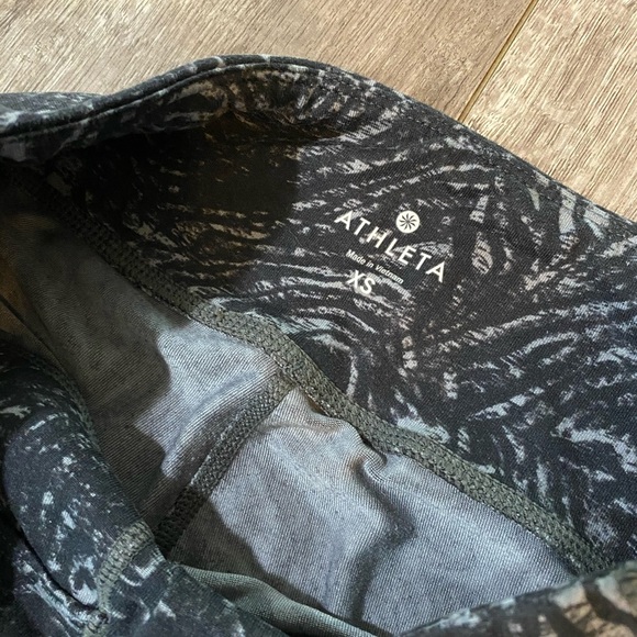 Athleta Chaturanga black zebra print leggings XS - Picture 7 of 7